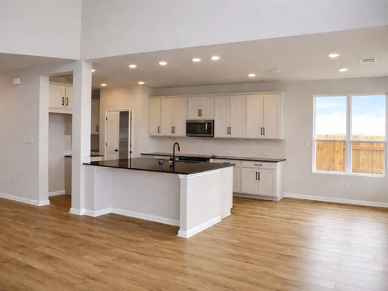 Kitchen & Dining area