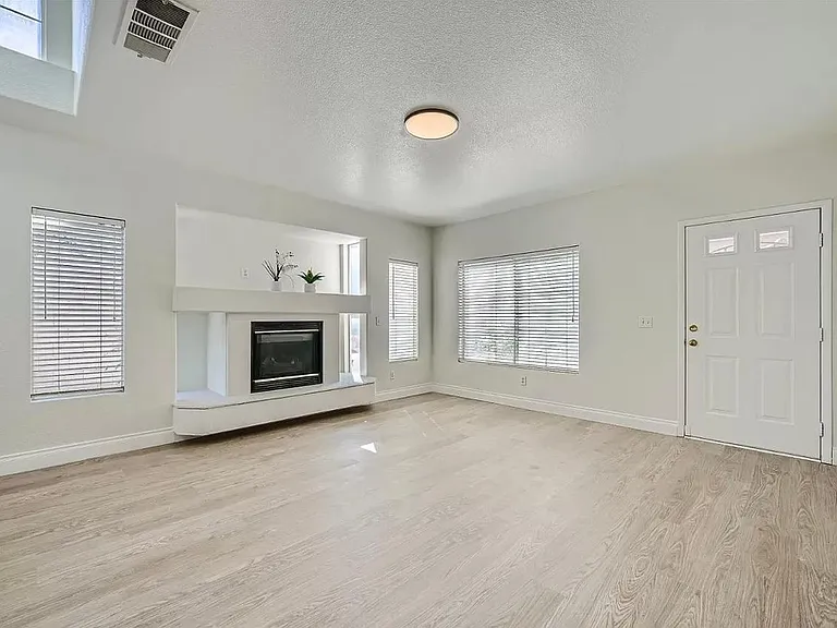3328 Epson St — Photo 6