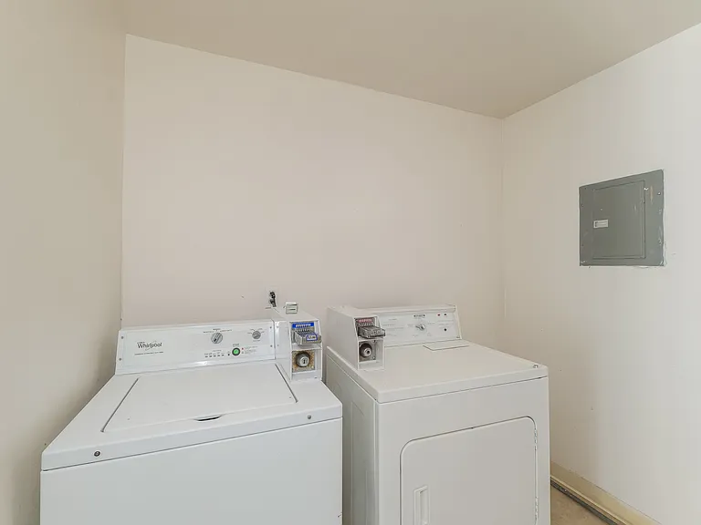 7-photo-Laundry-Room-