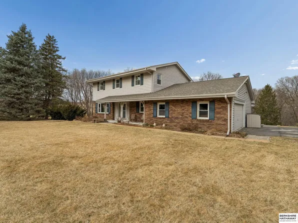 6432 Sorensen Ln, Omaha, NE 68122