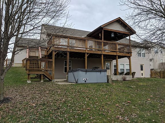3rd image of 49 W Waterbury Dr