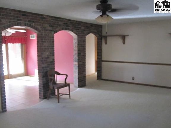 3rd image of 8 Truman Dr