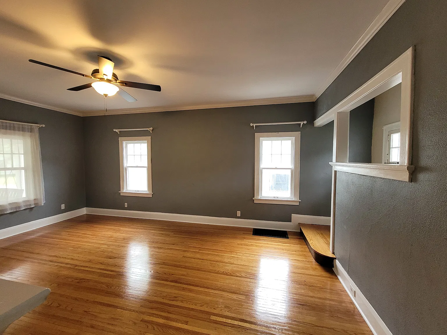 1615 Yosemite Dr — Photo 3