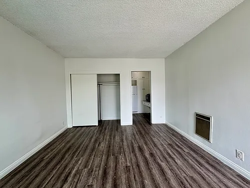 1230 W 29th St #8 Photo 1