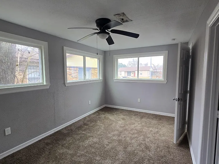 8654 Tilgham St — Photo 15
