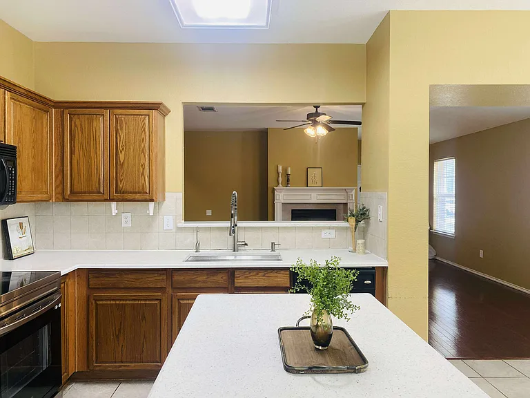 209 Moonlight Dr — Photo 10