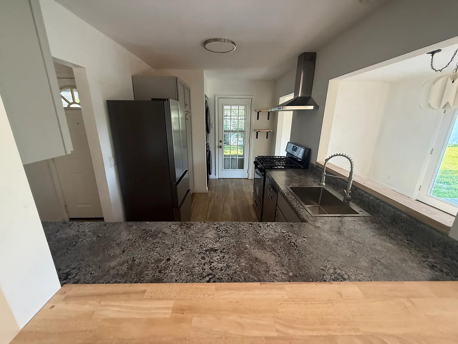 3 bed, 1.5 bath, 1158 sqft, $1,950 — Photo 4