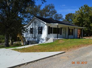 32 Hilltop Cir, Hickman, TN 38567