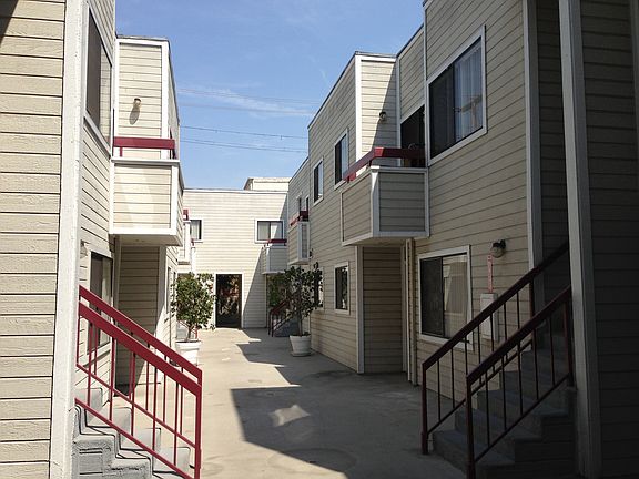 2nd image of 616 N Kenwood St APT 12A