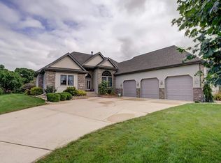 135 Paradise Cir, Deforest, WI 53532