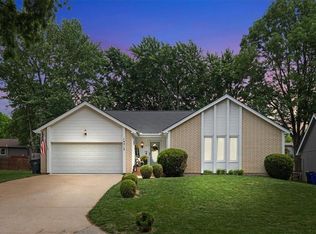 14513 S Summertree Ln, Olathe, KS 66062