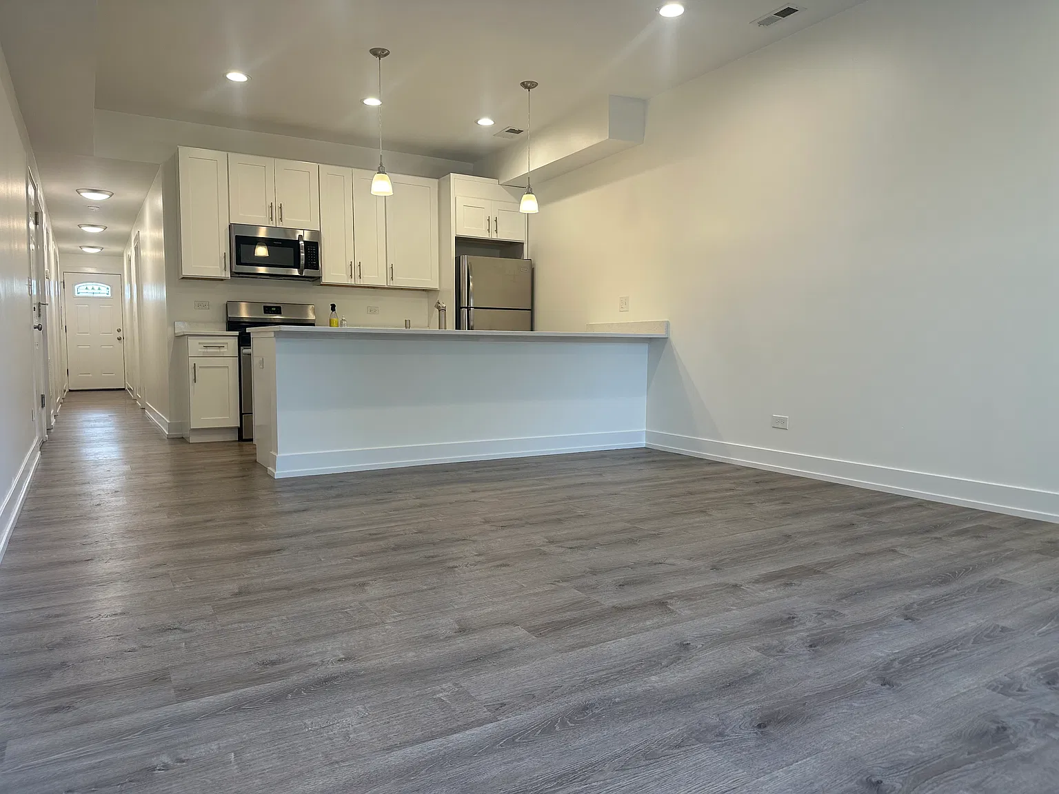 4 bed, 1287 sqft, $3,400 — Photo 3