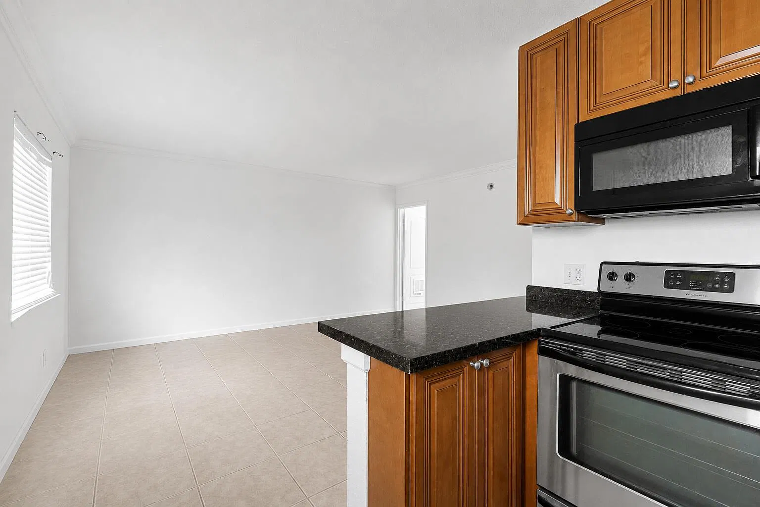 2 bed, 1.0 bath, 630 sqft, $1,900 — Photo 3