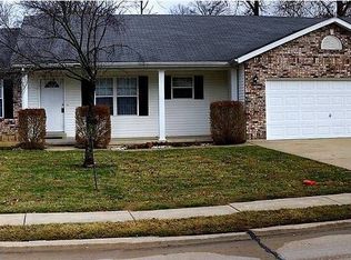 1004 Huntington Dr, Troy, MO 63379