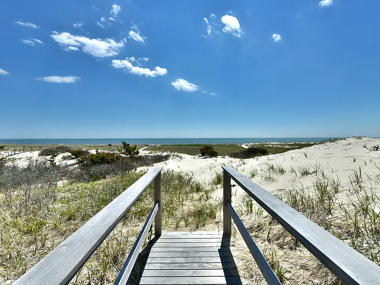 451 Dune Rd — Photo 48