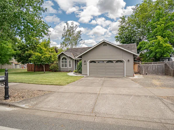 609 Crystal Dr, Eagle Pt, OR 97524