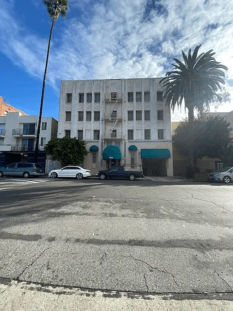 320 S. Manhattan Place — Photo 3