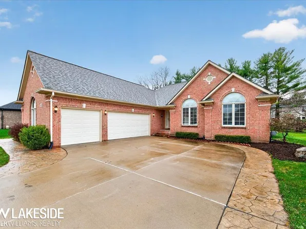 16152 Kingsway Dr, Macomb, MI 48044