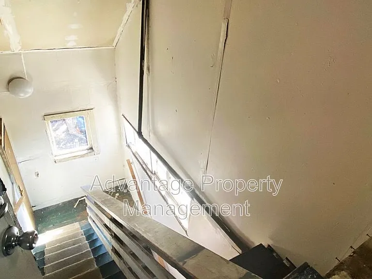 240 NW 9th St #4 — Photo 16