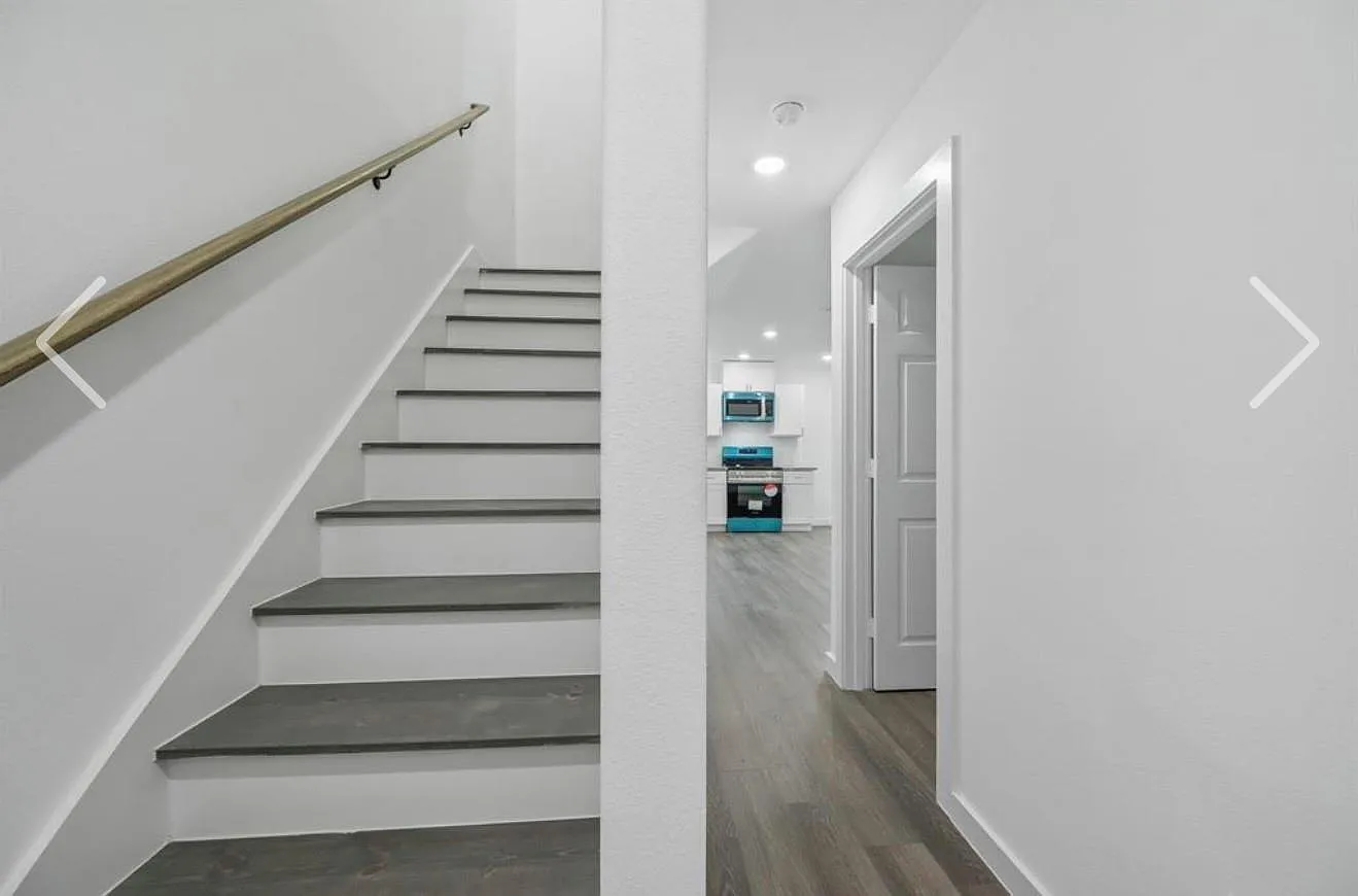 3 bed, 2.5 bath, $1,900 — Photo 1