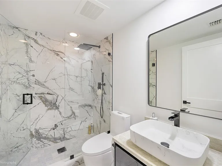 31 SE 6th St #2207 — Photo 11