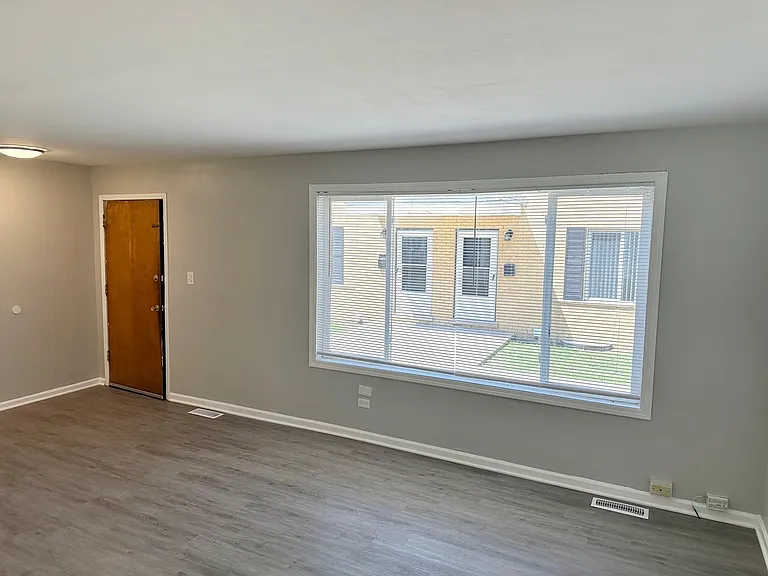1721 E Roosevelt Rd #2 — Photo 7