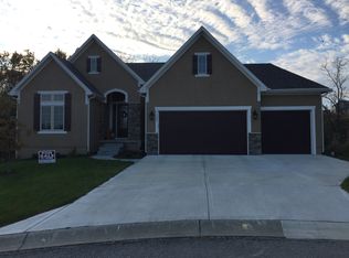 1305 NE Forest View Cir, Lees Summit, MO 64064