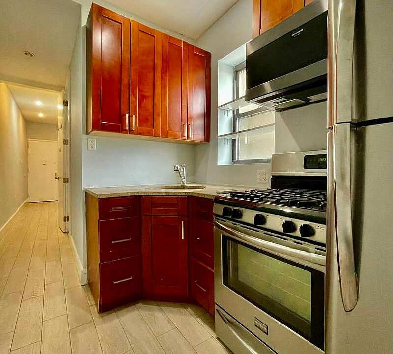 1st image of 681 Lincoln Pl APT 5