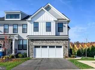 2 Hyacinth Ln, Monroe Township, NJ 08831