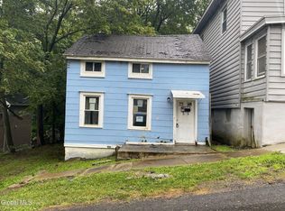 76 Lawrence St, Rensselaer, NY 12144