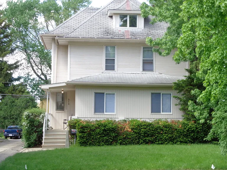 313 Augusta Ave — Photo 1