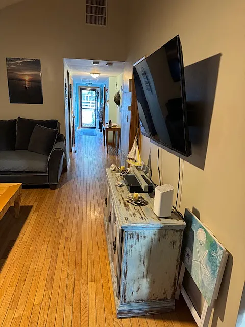 4 bed, 1328 sqft, $2,695 — Photo 3