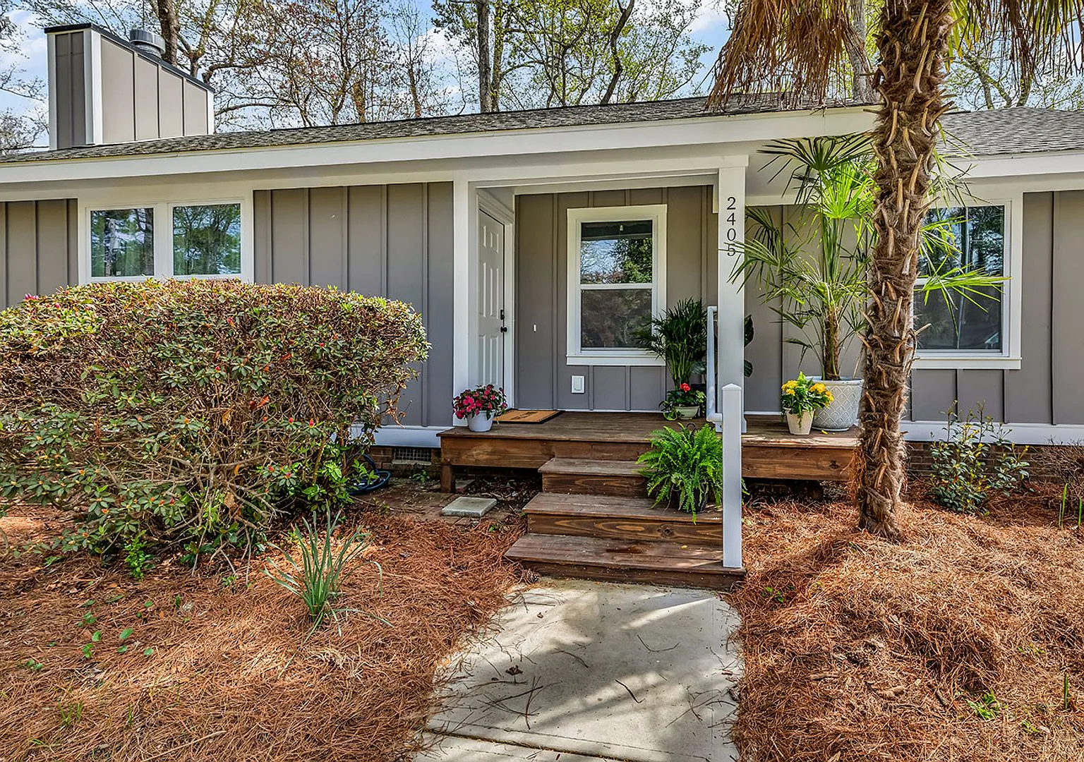Fully upgraded, Pet-Friendly, Three Bedroom Furnished Home is Now Available in NMB! — Photo 3