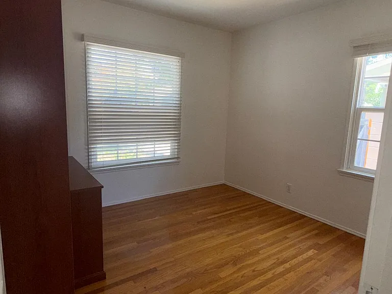 6524 Forbes Ave — Photo 10