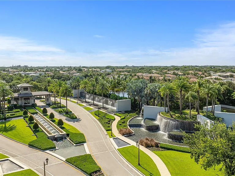 9529 Eden Roc Ct — Photo 57