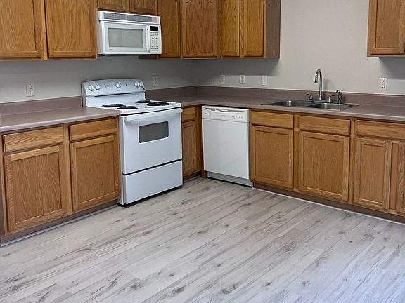 3rd image of 35 Spicewood Rd