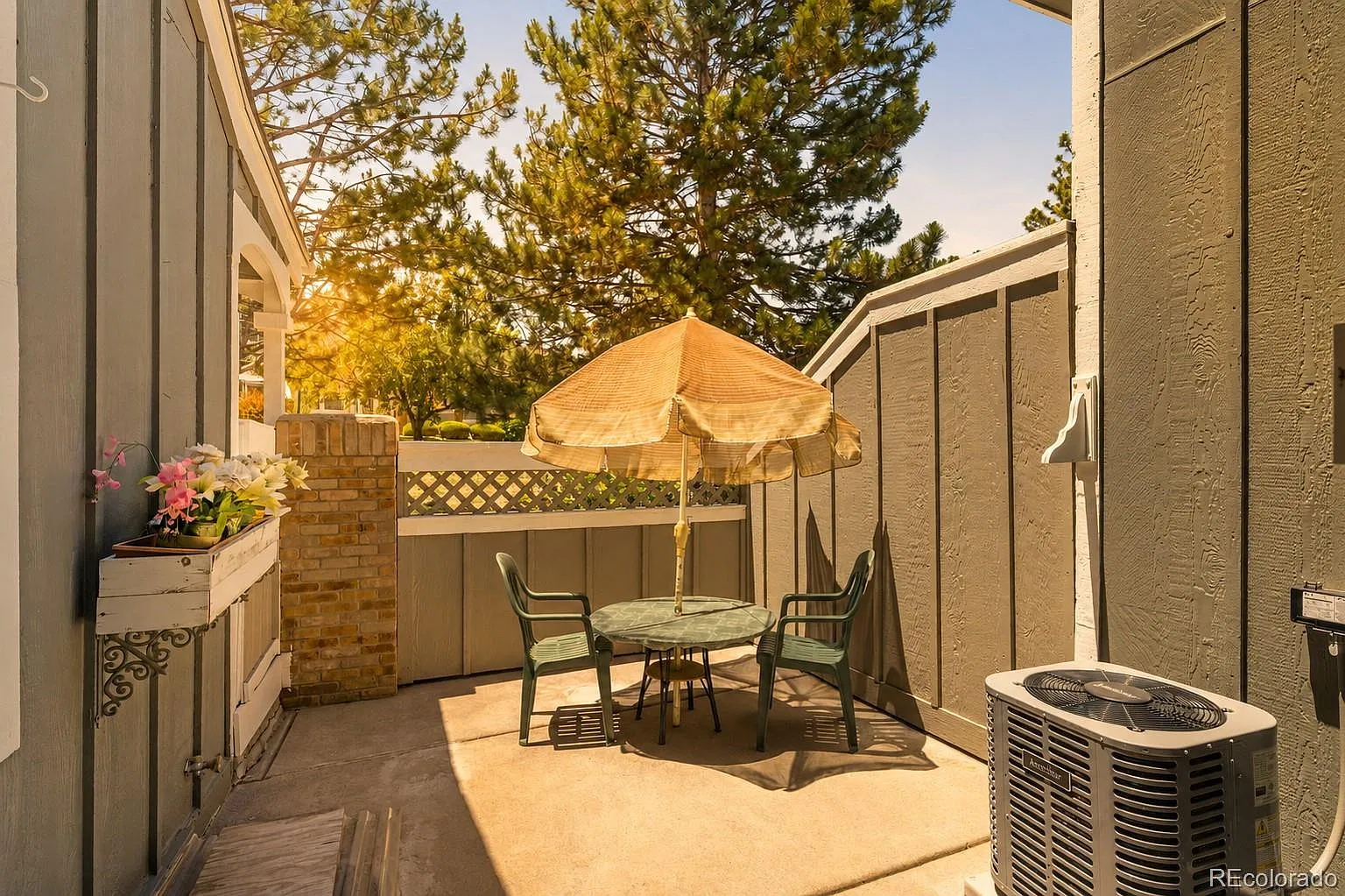 3 bed, 2.5 bath, 2078 sqft, $2,899 — Photo 2