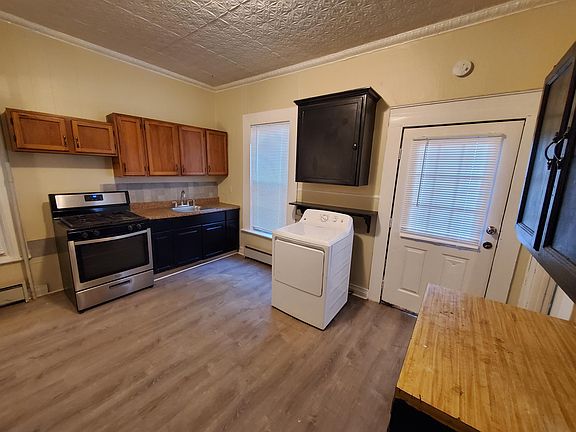 3rd image of 157 6th Ave #1R