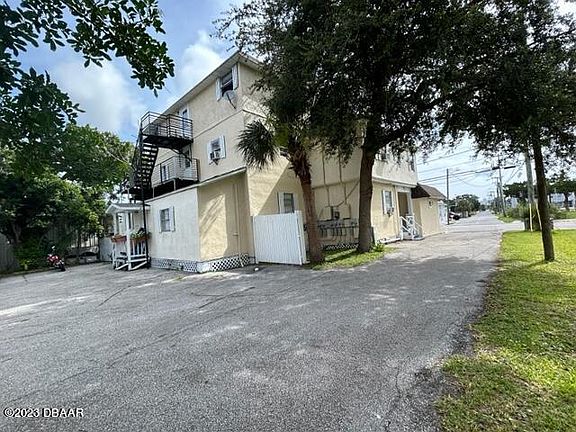 5th image of 552 N Beach St