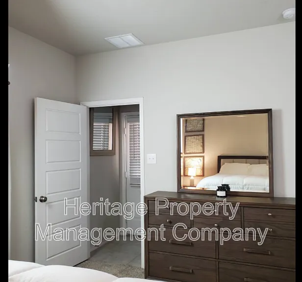 10522 Barbeque Bay — Photo 13