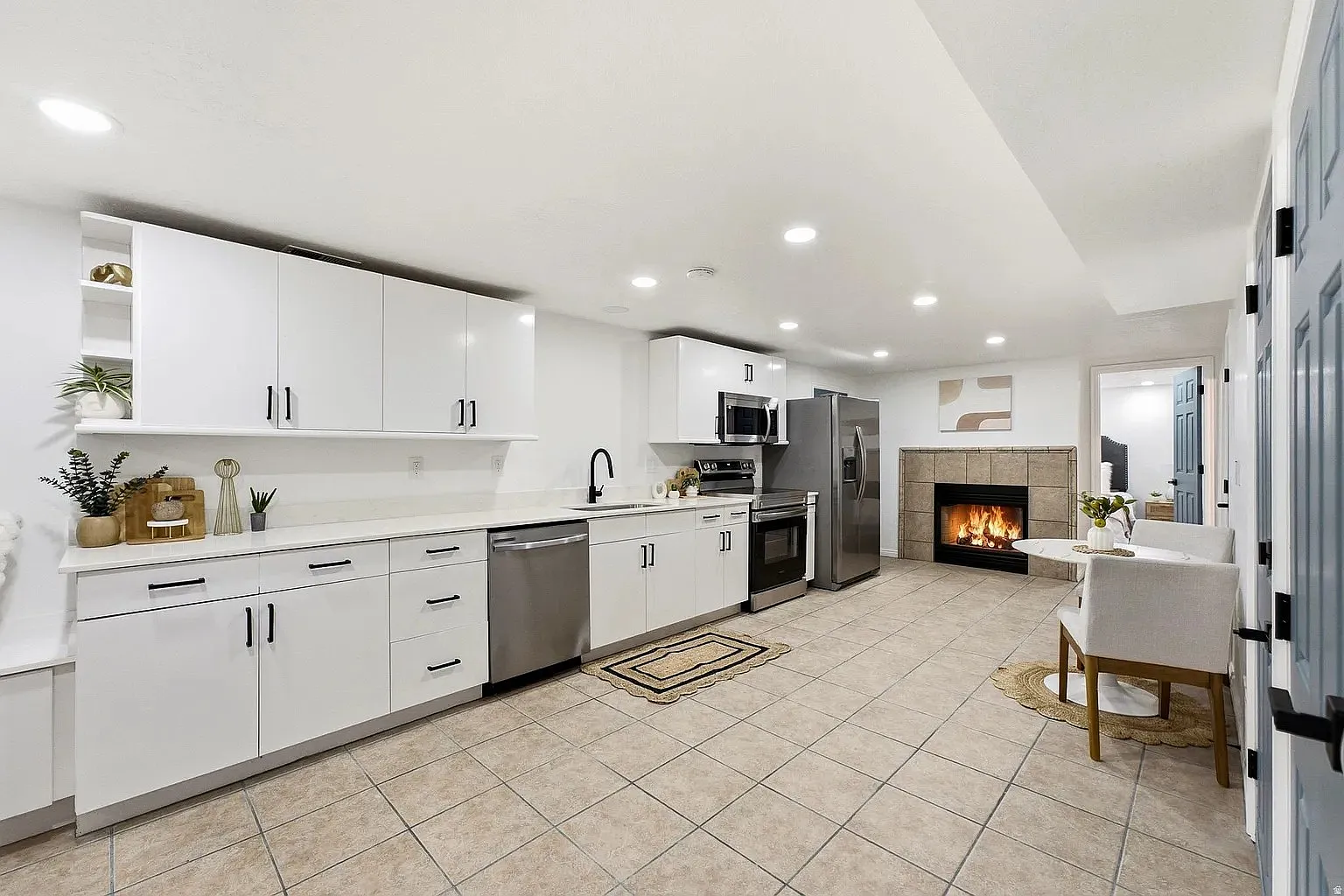 2 bed, 1100 sqft, $2,000 — Photo 2