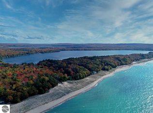 4152 Peninsula Dr, Frankfort, MI 49635