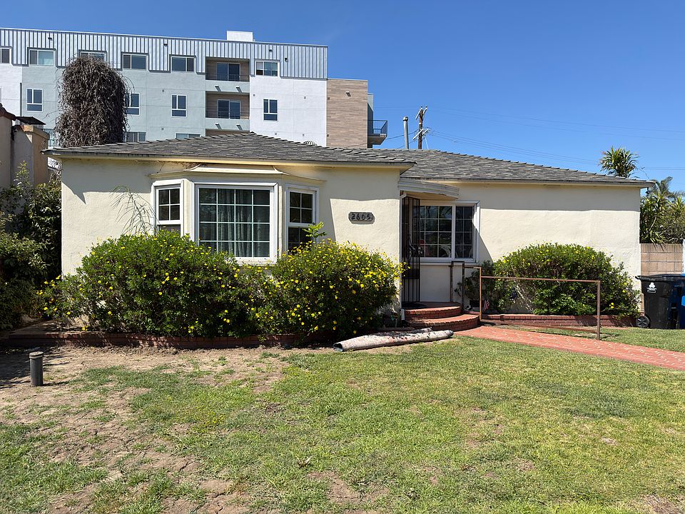 1st image of 2605 S Bentley Ave
