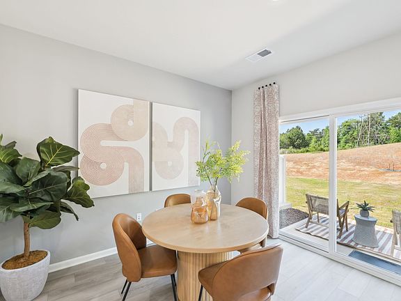RAL_OakwoodTownes_Topaz_Dining_1064WindingSpringDr_Model.jpg