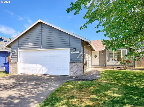 1201 Meadow Dr, Molalla, OR 97038