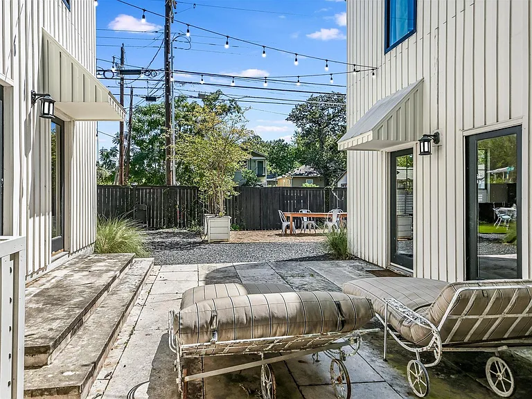 1304 Navasota St — Photo 24