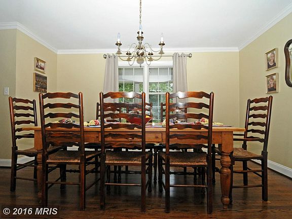3rd image of 1341 Argyll Dr