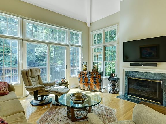 5th image of 8 Meeker Ct #C0036-36