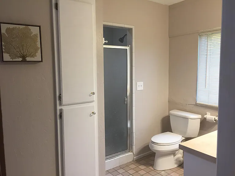 702 E Indiana Ave — Photo 10