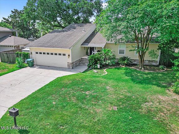 4th image of 19 Villa Cove Dr